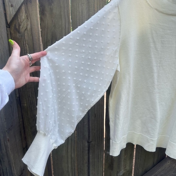 Vince Camuto Crisp White Swiss Dot Bubble Sleeve Lightweight Scoop Neck Sweater - Picture 3 of 6